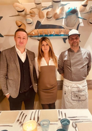 Da sinistra proprietari di El Cassettin, Davide Cresi e Michelle Tarantino. Sulla destra lo Chef